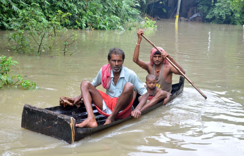 قصة مصورة: مصرع 22 شخصًا جراء الفيضانات في فيتنام
