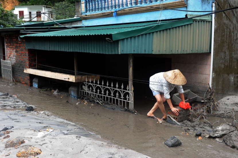 قصة مصورة: مصرع 22 شخصًا جراء الفيضانات في فيتنام