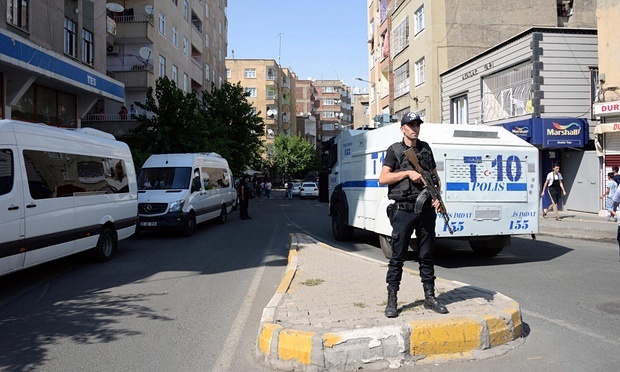 الاتحاد الأوروبي: يحض تركيا على رد "متكافىء" على هجمات المتمردين الأكراد