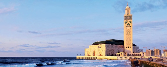 «البيضاء» .. قصائد من وحي اللون وذاكرة الأطلس