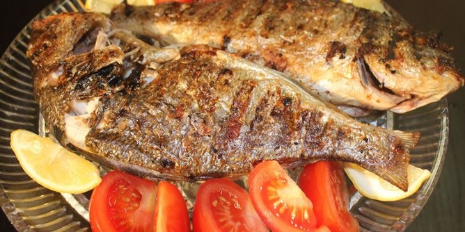 تناول الأسماك الغنية بالزيوت قد يقي الأطفال من حساسية الجيوب الأنفية