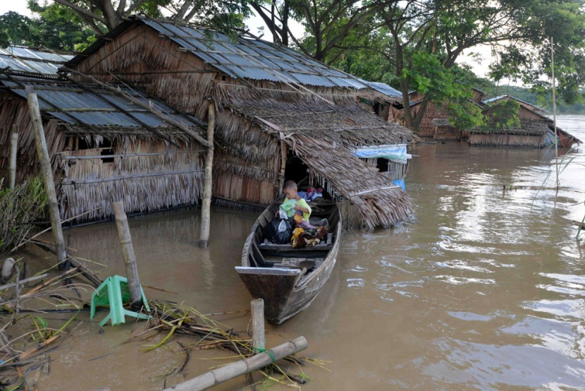 قصة مصورة: ميانمار تجلي الآلاف في أسوأ فيضانات تجتاح البلاد منذ عقود