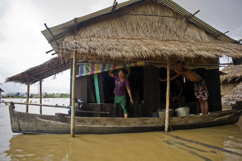 قصة مصورة: ميانمار تجلي الآلاف في أسوأ فيضانات تجتاح البلاد منذ عقود
