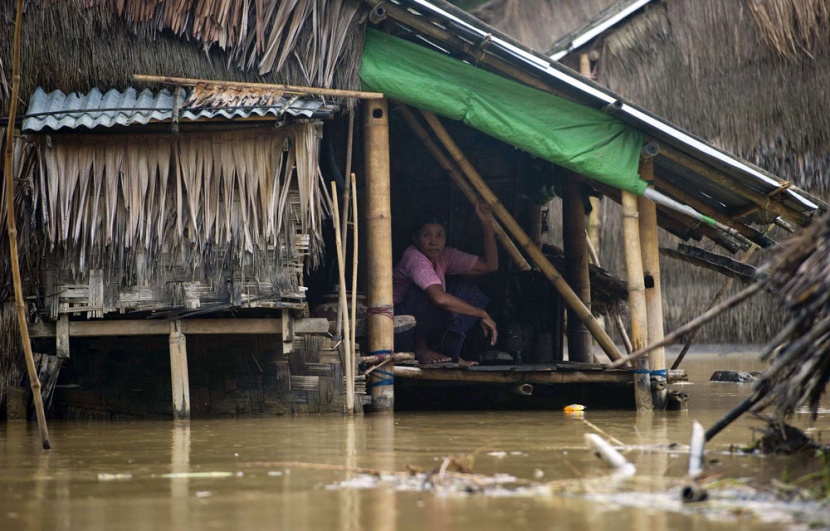 قصة مصورة: ميانمار تجلي الآلاف في أسوأ فيضانات تجتاح البلاد منذ عقود