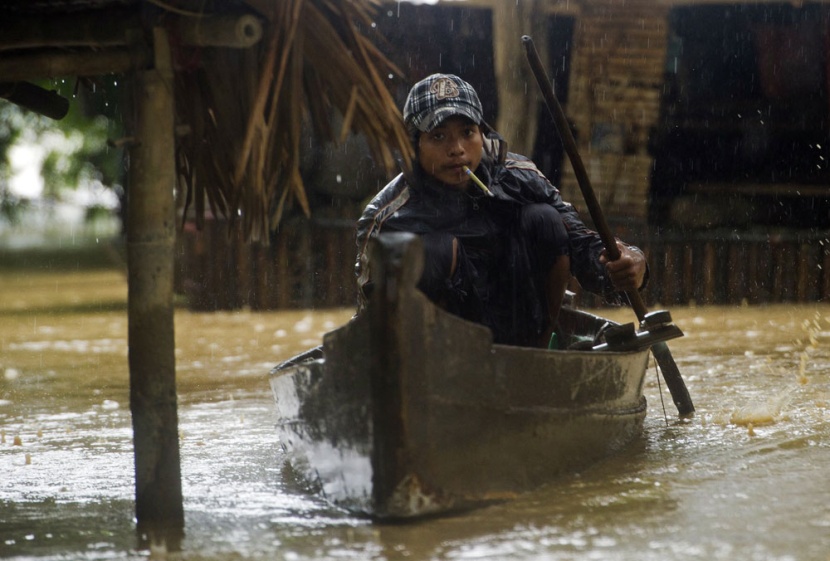 قصة مصورة: ميانمار تجلي الآلاف في أسوأ فيضانات تجتاح البلاد منذ عقود