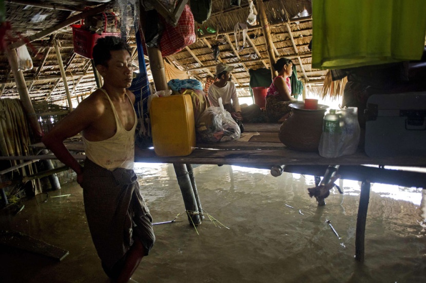 قصة مصورة: ميانمار تجلي الآلاف في أسوأ فيضانات تجتاح البلاد منذ عقود