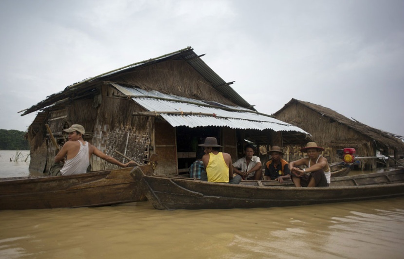 قصة مصورة: ميانمار تجلي الآلاف في أسوأ فيضانات تجتاح البلاد منذ عقود