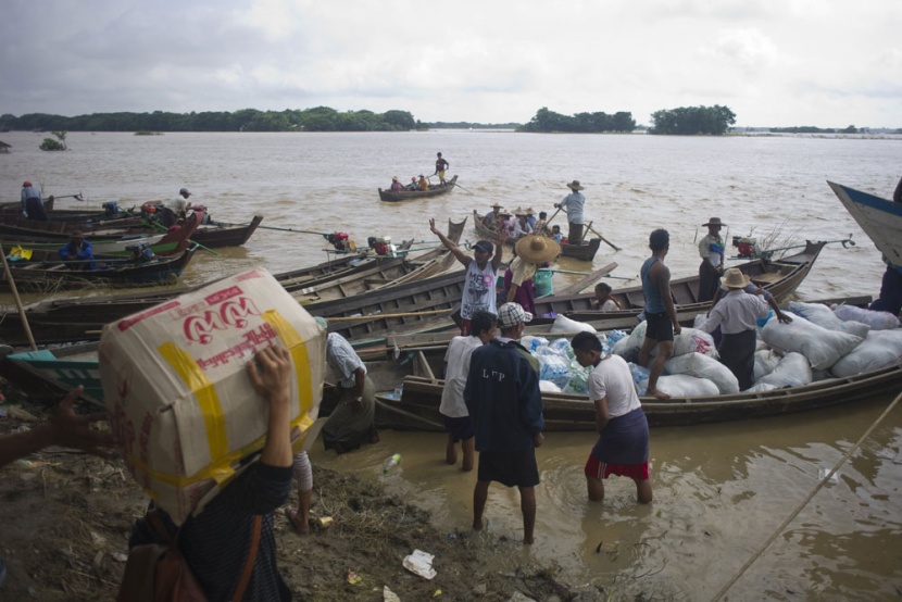 قصة مصورة: ميانمار تجلي الآلاف في أسوأ فيضانات تجتاح البلاد منذ عقود