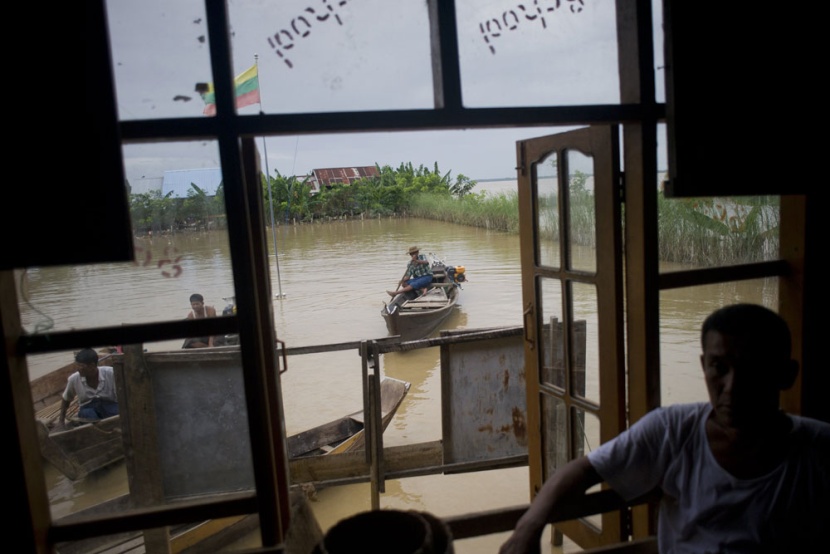 قصة مصورة: ميانمار تجلي الآلاف في أسوأ فيضانات تجتاح البلاد منذ عقود