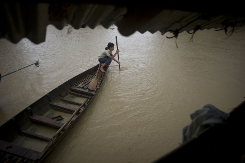 قصة مصورة: ميانمار تجلي الآلاف في أسوأ فيضانات تجتاح البلاد منذ عقود