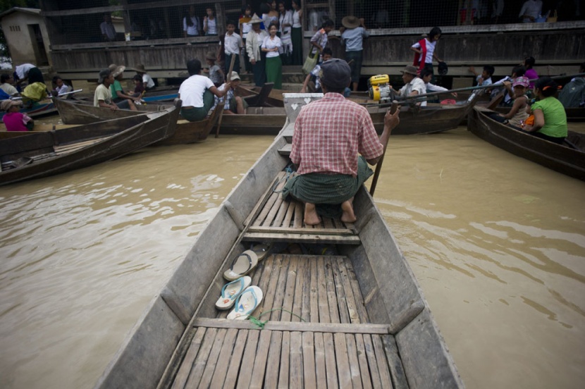 قصة مصورة: ميانمار تجلي الآلاف في أسوأ فيضانات تجتاح البلاد منذ عقود