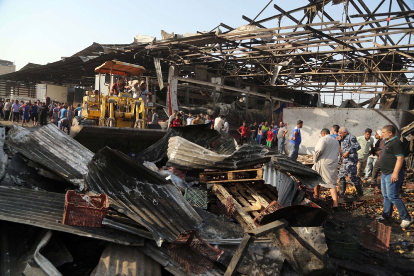 قصة مصورة: مقتل وإصابة العشرات في انفجار شاحنة مفخخة في بغداد