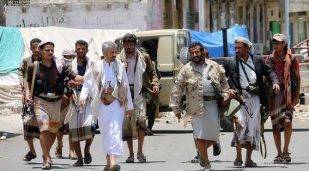 مصدر: مليشيا الحوثي وصالح الانقلابية انهارت وأصبحت تسلم نفسها دون أي مقاومة