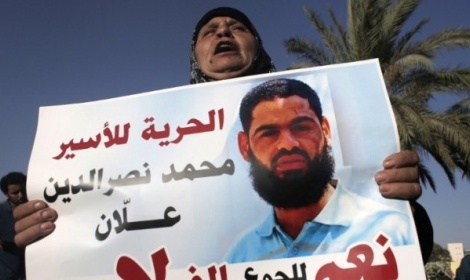 الأسير الفلسطيني المضرب عن الطعام محمد علان يدخل في غيبوبة