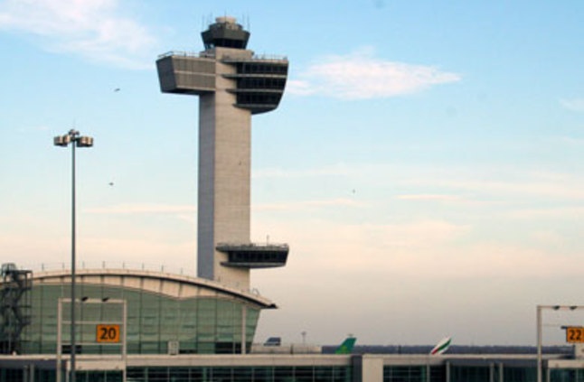 تأخير مئات الرحلات في مطارات الساحل الاميركي الشرقي