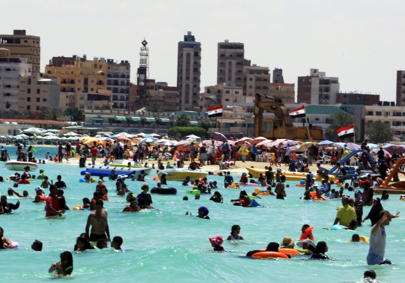 قصة مصورة: ارتفاع وفيات موجة الحرارة في مصر إلى 98 شخص