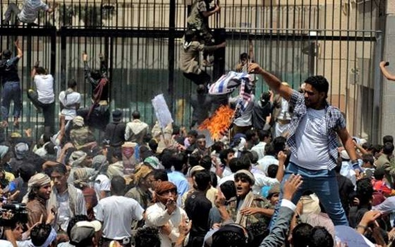 الإمارات : على الحوثيين إخلاء مقر سفارتنا في صنعاء