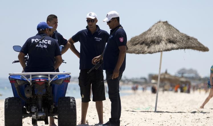 مسلح على دراجة نارية يقتل شرطيا تونسيا في مدينة سوسة الساحلية