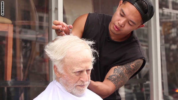 دراسة: الاستخدام الصحي للقفازات قد ينقذ جلد مصففي الشعر