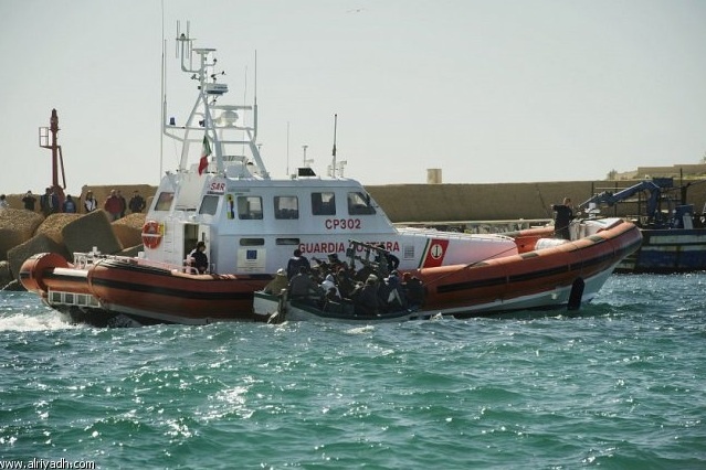 البحرية التونسية تنقذ 128 مهاجراً قبالة سواحل 'بن قردان'