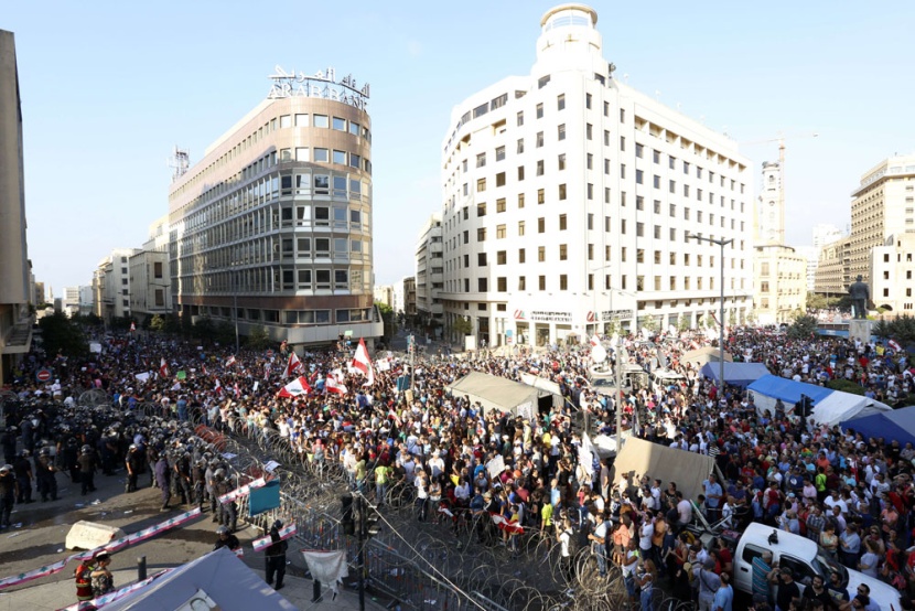 قصة مصورة: أعمال عنف في ثاني أيام الاحتجاجات في بيروت