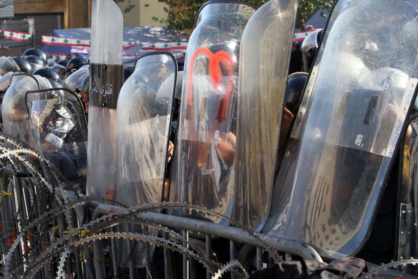 قصة مصورة: أعمال عنف في ثاني أيام الاحتجاجات في بيروت