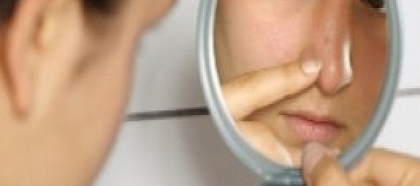 طبيب ألماني: ثقب البثور يؤدي إلى علاجها