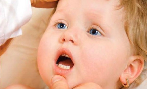خبراء: امتلاك الطفل لأسنان سليمة يتحدد أثناء فترة الحمل