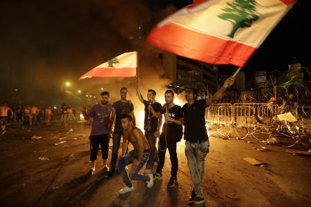 ارتفاع ضحايا اشتباكات مخيم عين الحلوة اللبناني إلى 6 قتلى و 50 مصابا