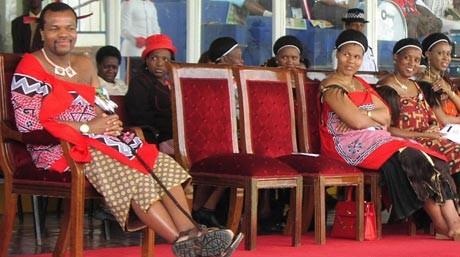 وفاة 38 فتاة أثناء التوجه لمهرجان اختيار الزوجة الخامسة عشر لملك سوازيلاند