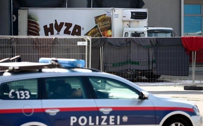 الشرطة النمسوية تتجنب مأساة اخرى باعتراض شاحنة مهاجرين جديدة