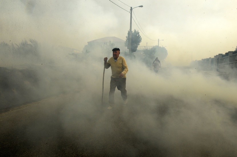 قصة مصورة: إجلاء آلاف الأشخاص في إسبانيا بسبب حرائق الغابات