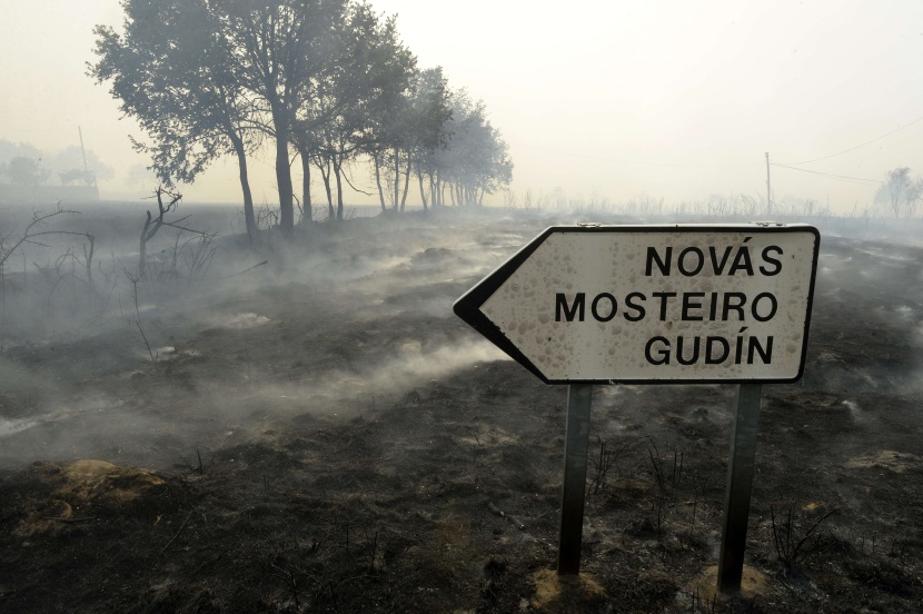 قصة مصورة: إجلاء آلاف الأشخاص في إسبانيا بسبب حرائق الغابات