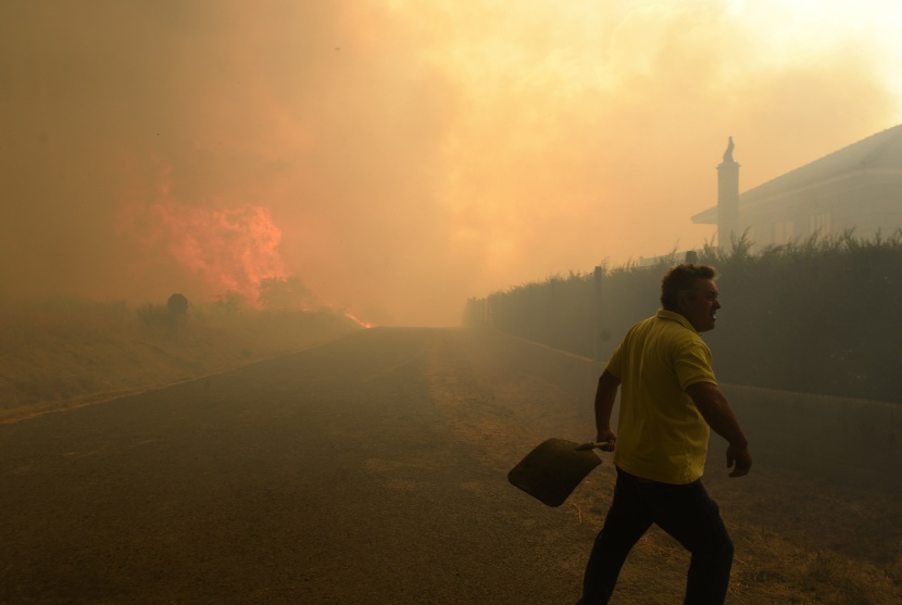 قصة مصورة: إجلاء آلاف الأشخاص في إسبانيا بسبب حرائق الغابات