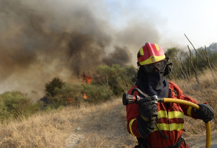 قصة مصورة: إجلاء آلاف الأشخاص في إسبانيا بسبب حرائق الغابات