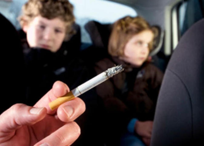 تحذير من خطورة استنشاق الأطفال لدخان السجائر