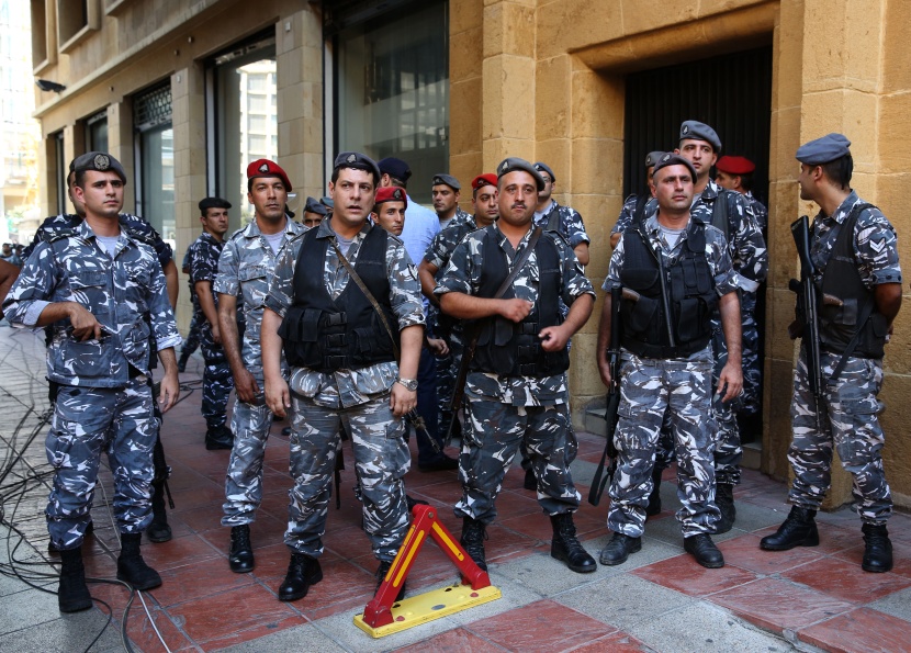 قصة مصورة : تصعيد حملة "طلعت ريحتكم" في لبنان