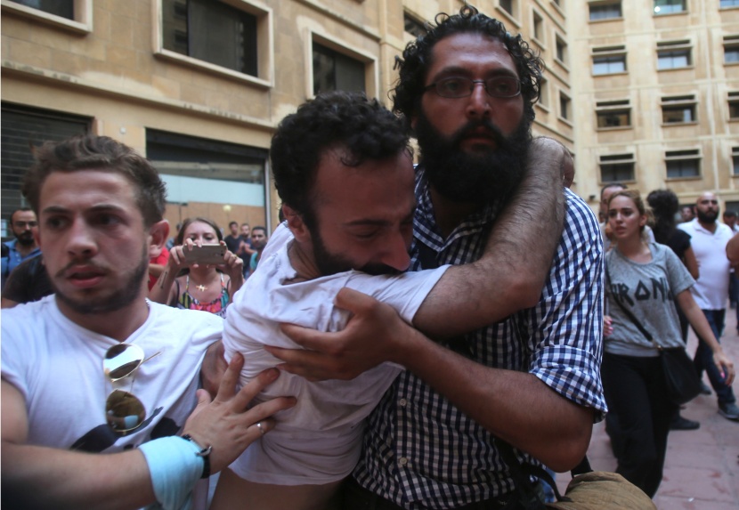 قصة مصورة : تصعيد حملة "طلعت ريحتكم" في لبنان