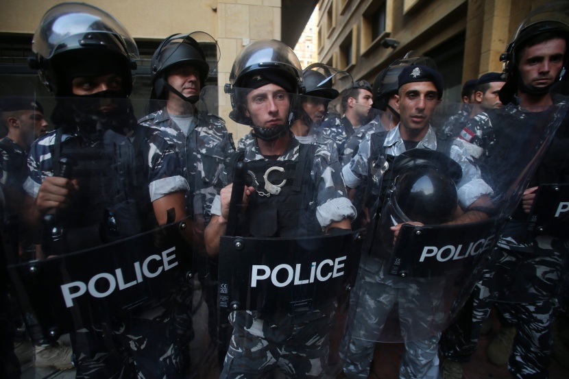 قصة مصورة : تصعيد حملة "طلعت ريحتكم" في لبنان