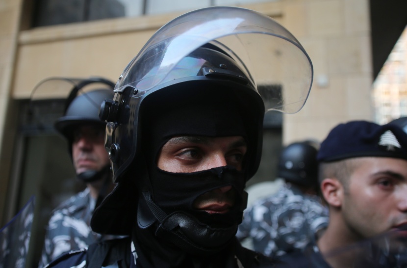 قصة مصورة : تصعيد حملة "طلعت ريحتكم" في لبنان
