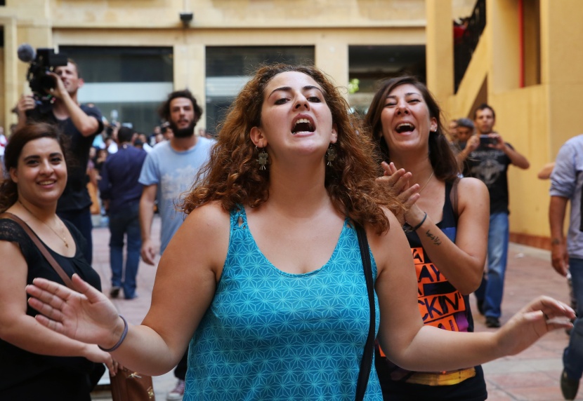 قصة مصورة : تصعيد حملة "طلعت ريحتكم" في لبنان