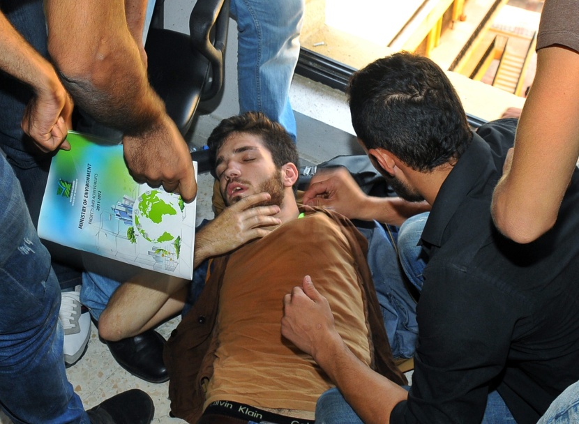 قصة مصورة : تصعيد حملة "طلعت ريحتكم" في لبنان