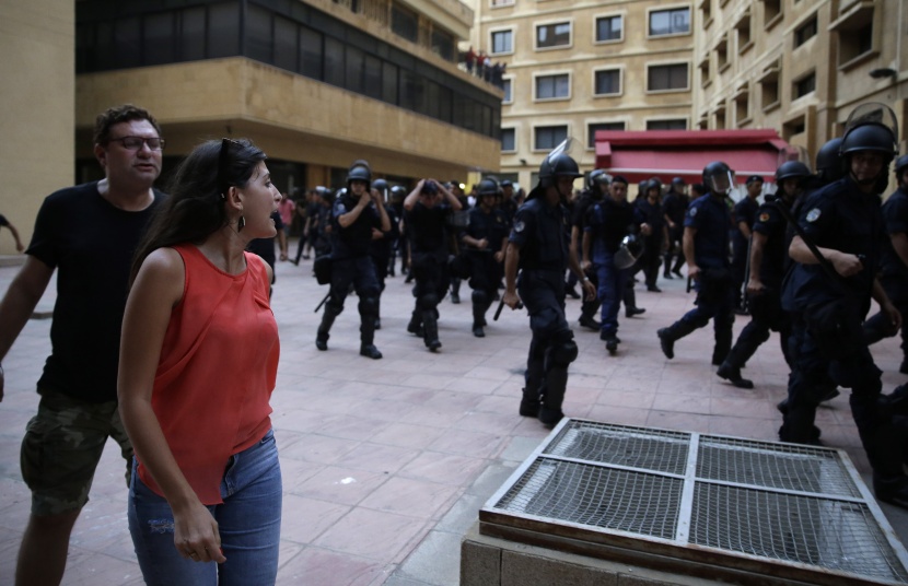 قصة مصورة : تصعيد حملة "طلعت ريحتكم" في لبنان