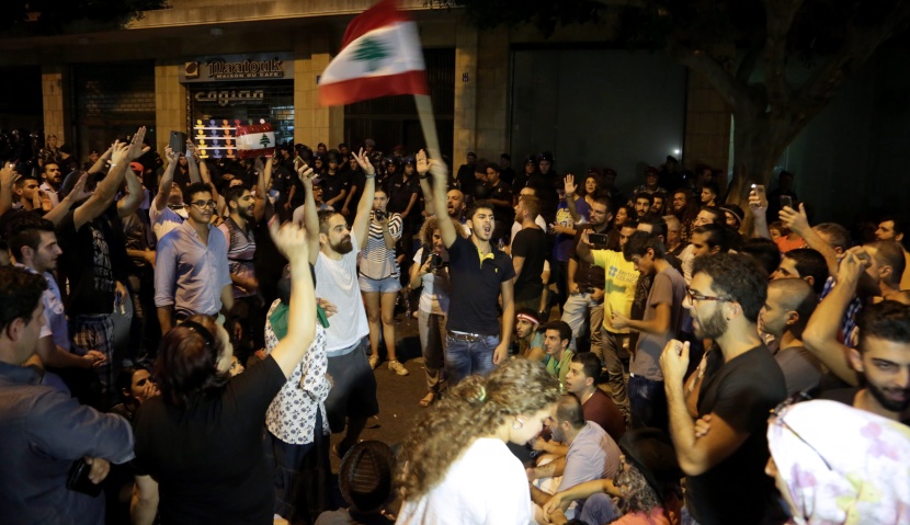 قصة مصورة : تصعيد حملة "طلعت ريحتكم" في لبنان