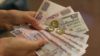الجنيه المصري يستقر في العطاء الرسمي ومكاتب الصرافة