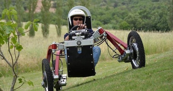 سيارة "عنكبوتية" تتحدى الوعورة