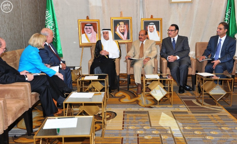 وزير الخارجية يلتقي مساعدة وزير الخارجية الأمريكية