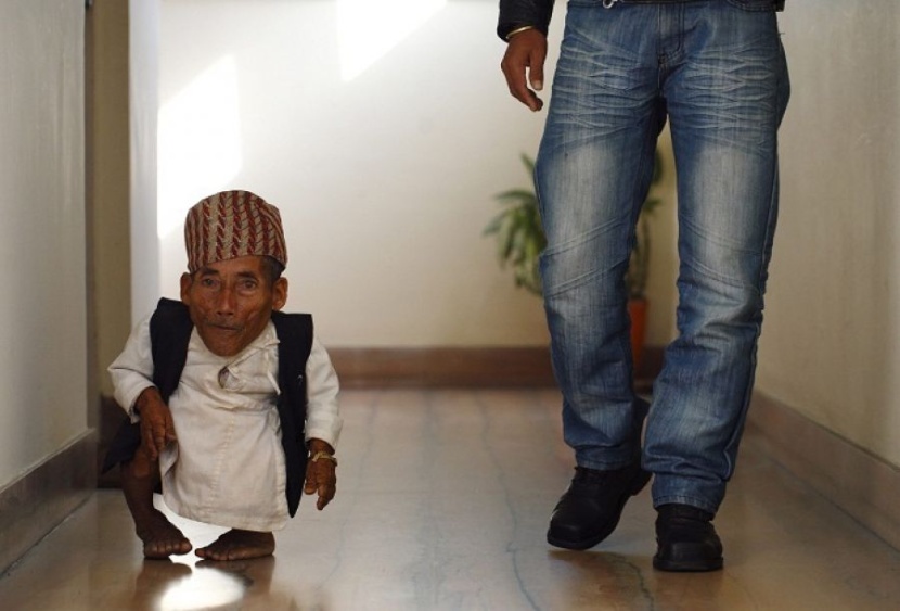 وفاة أقصر رجل في العالم عن عمر 75 سنة