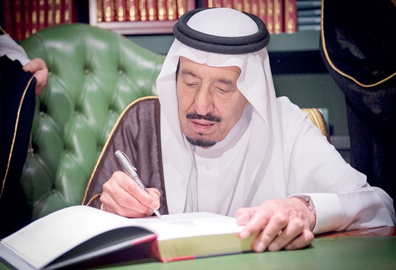 الملك : إلحاق الدارسين على حسابهم في أمريكا ببرنامج الابتعاث وتحمل نفقات علاج المواطنين