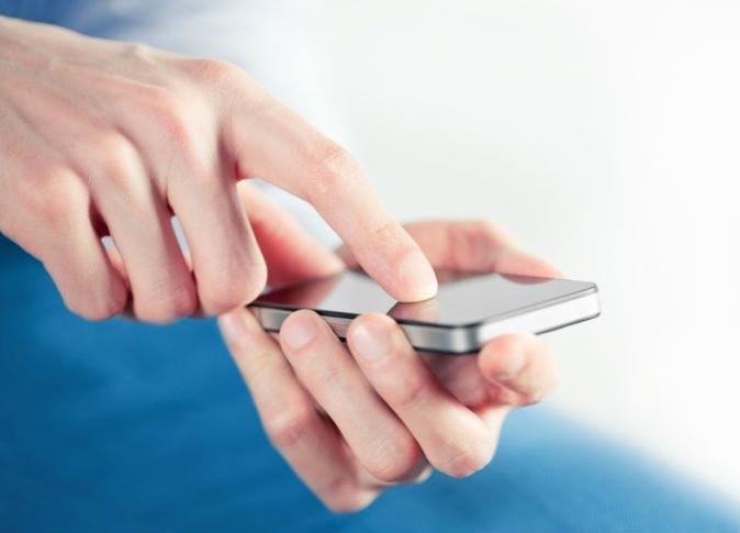 النقرة المزدوجة على شاشة المحمول أسرع وسيلة لتكبير النصوص